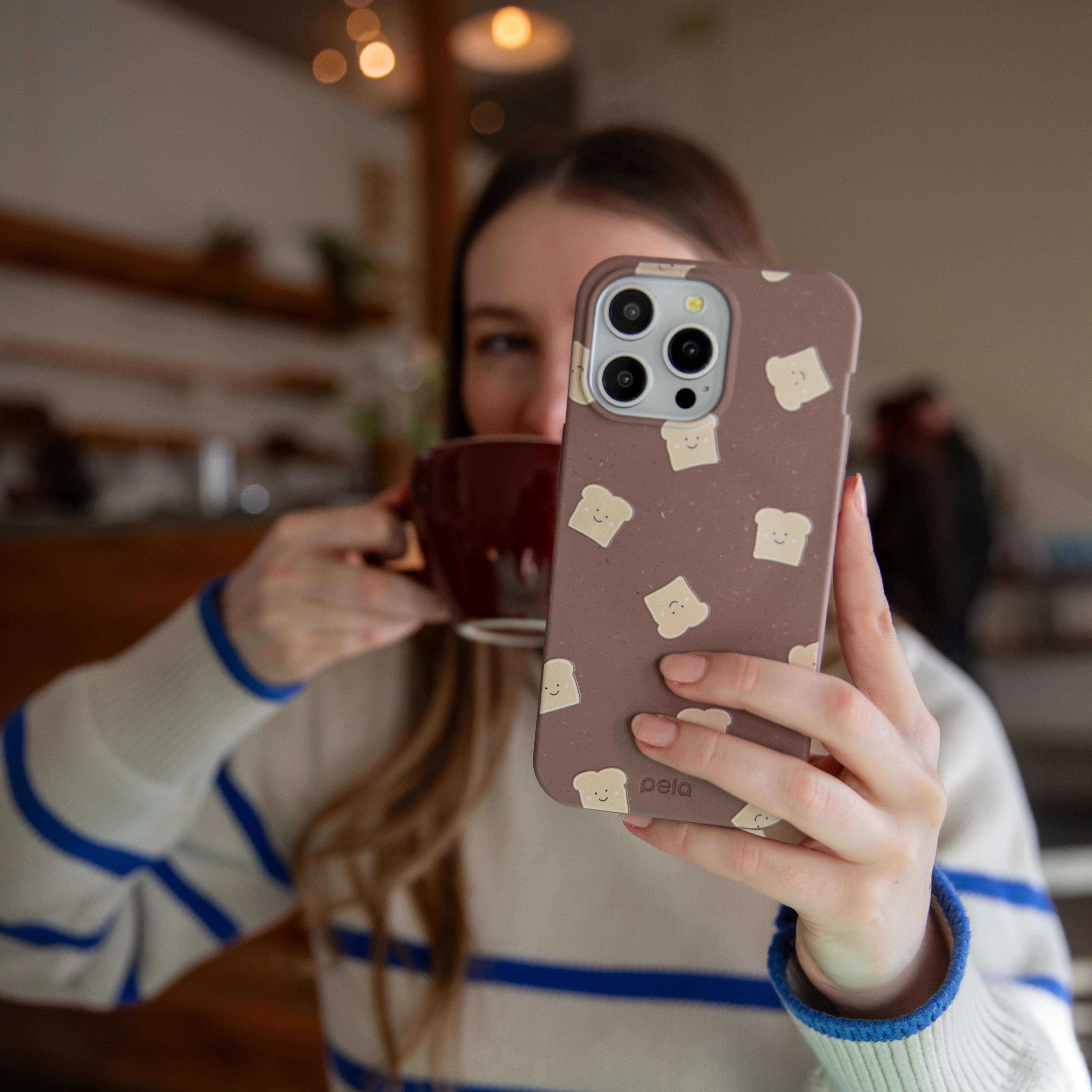 Chocolate Brown Mini Toast Google Pixel 7 Case - Image 2