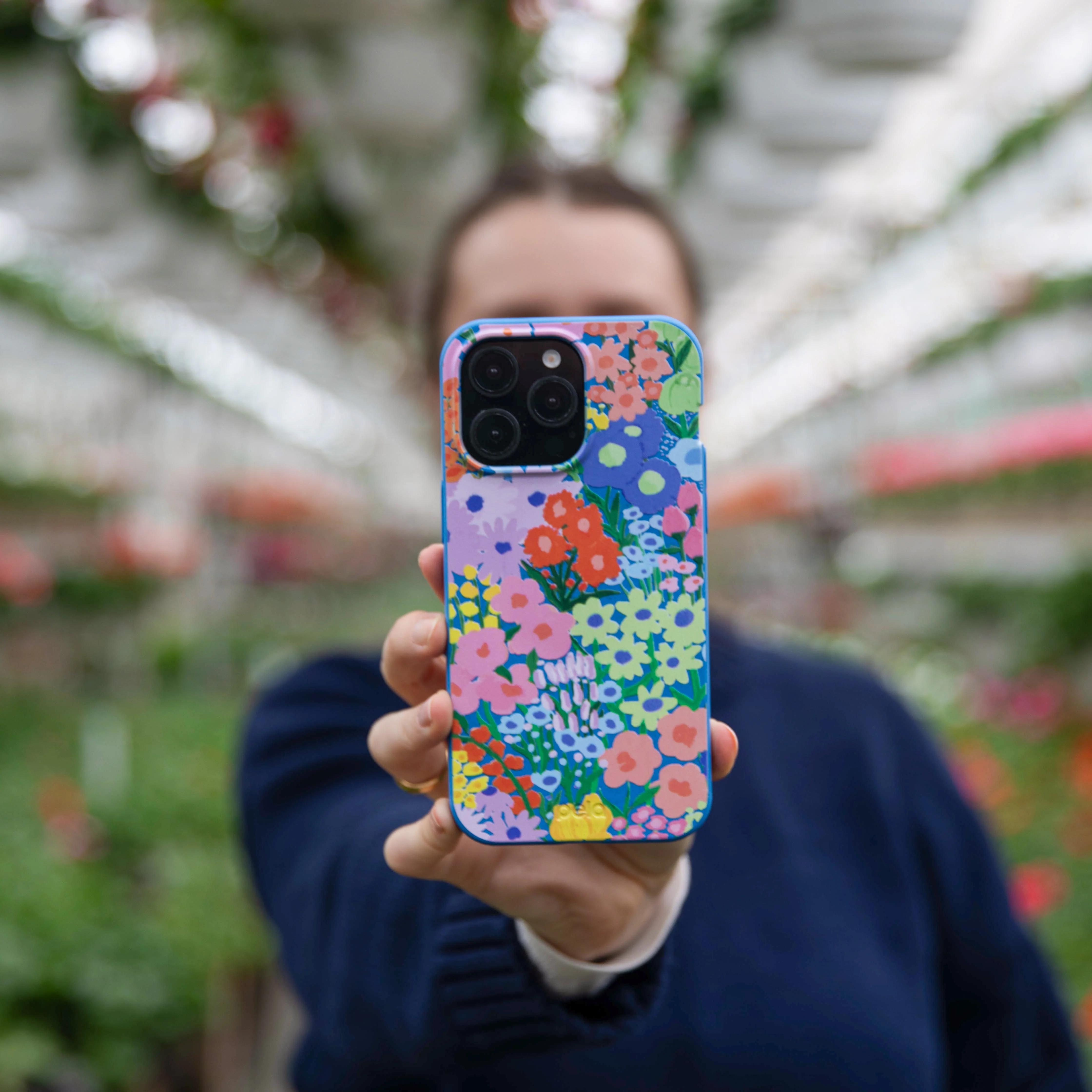 Electric Blue Painted Garden Samsung Galaxy S22 Case - Image 2