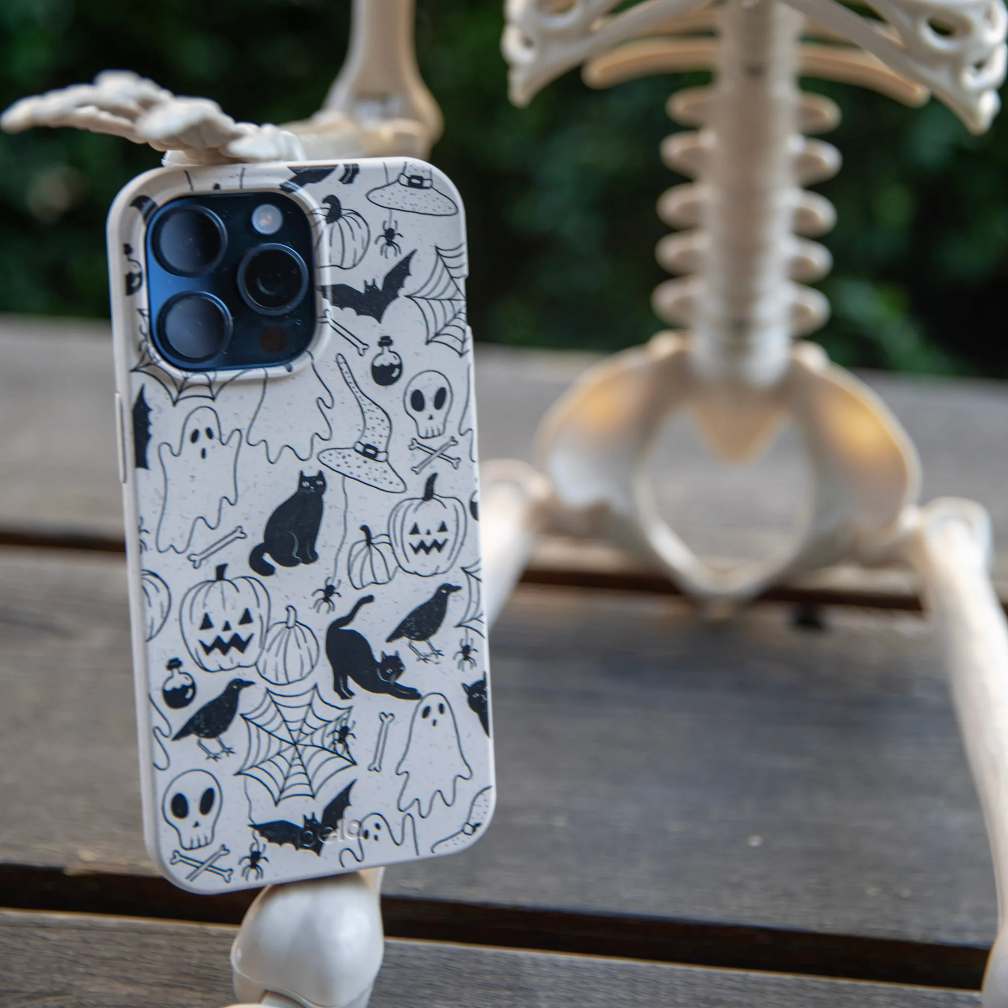 London Fog Sketchy Spirits iPhone XR Case - Image 6
