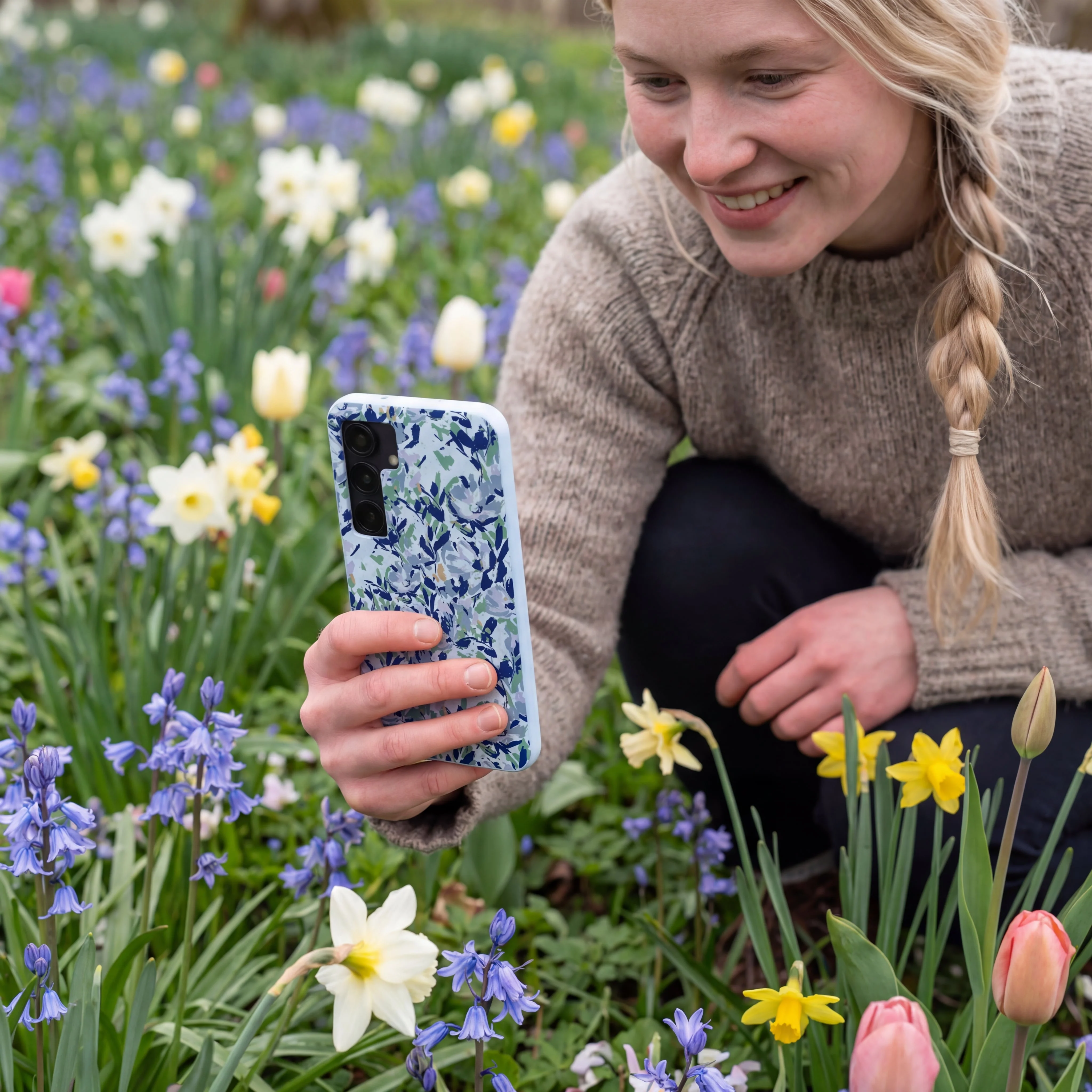 Powder Blue Blue Blooms Samsung Galaxy S25 Ultra Case - Image 2