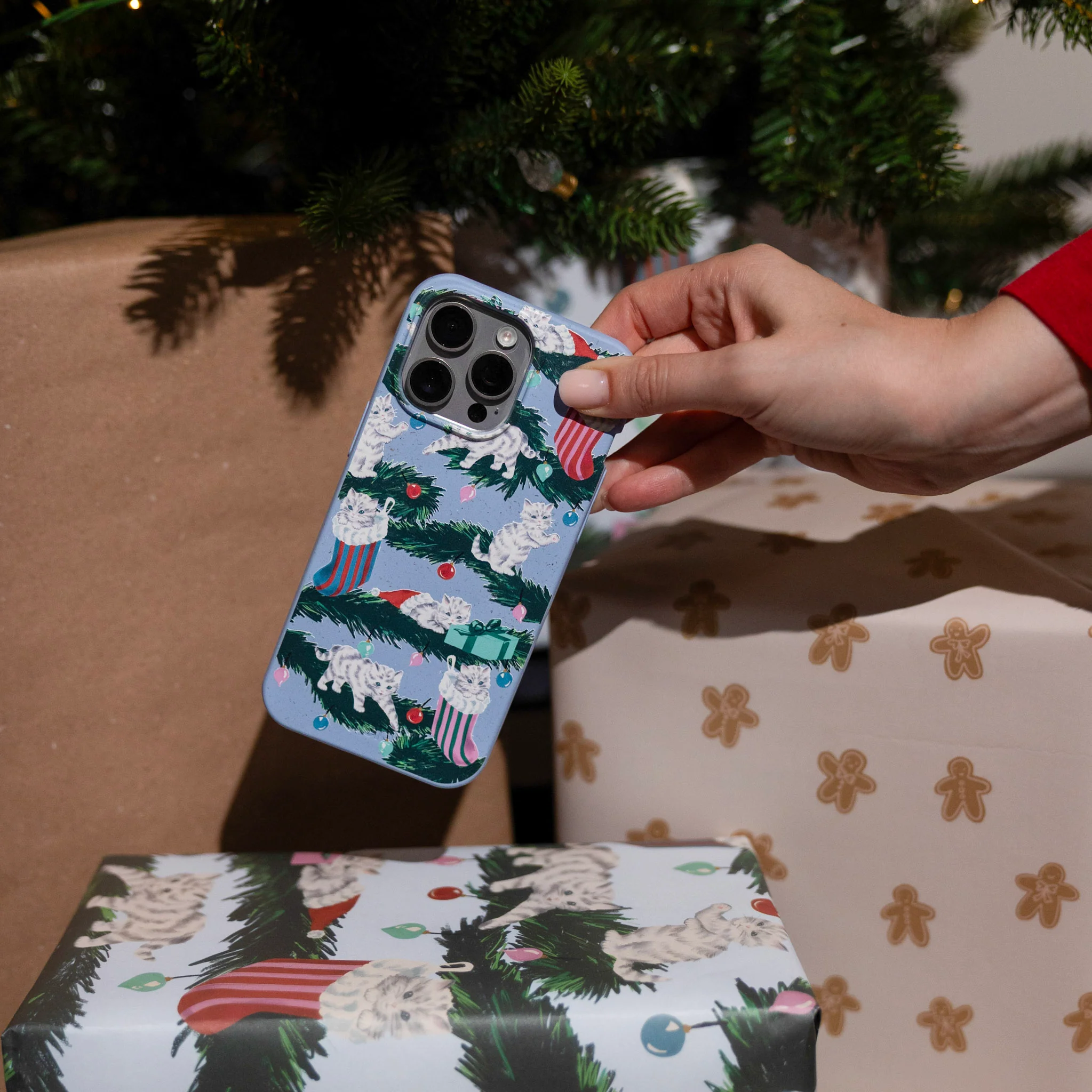 Powder Blue Christmas Kittens Samsung Galaxy S22 Case - Image 5
