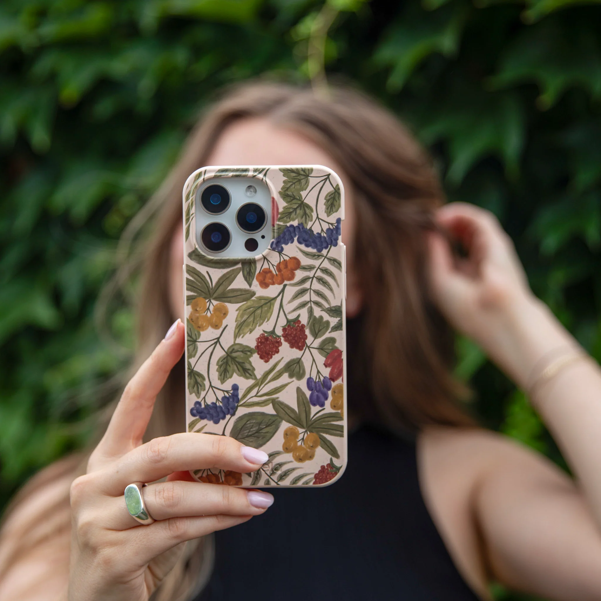 Seashell Fall Berries iPhone XR Case - Image 2