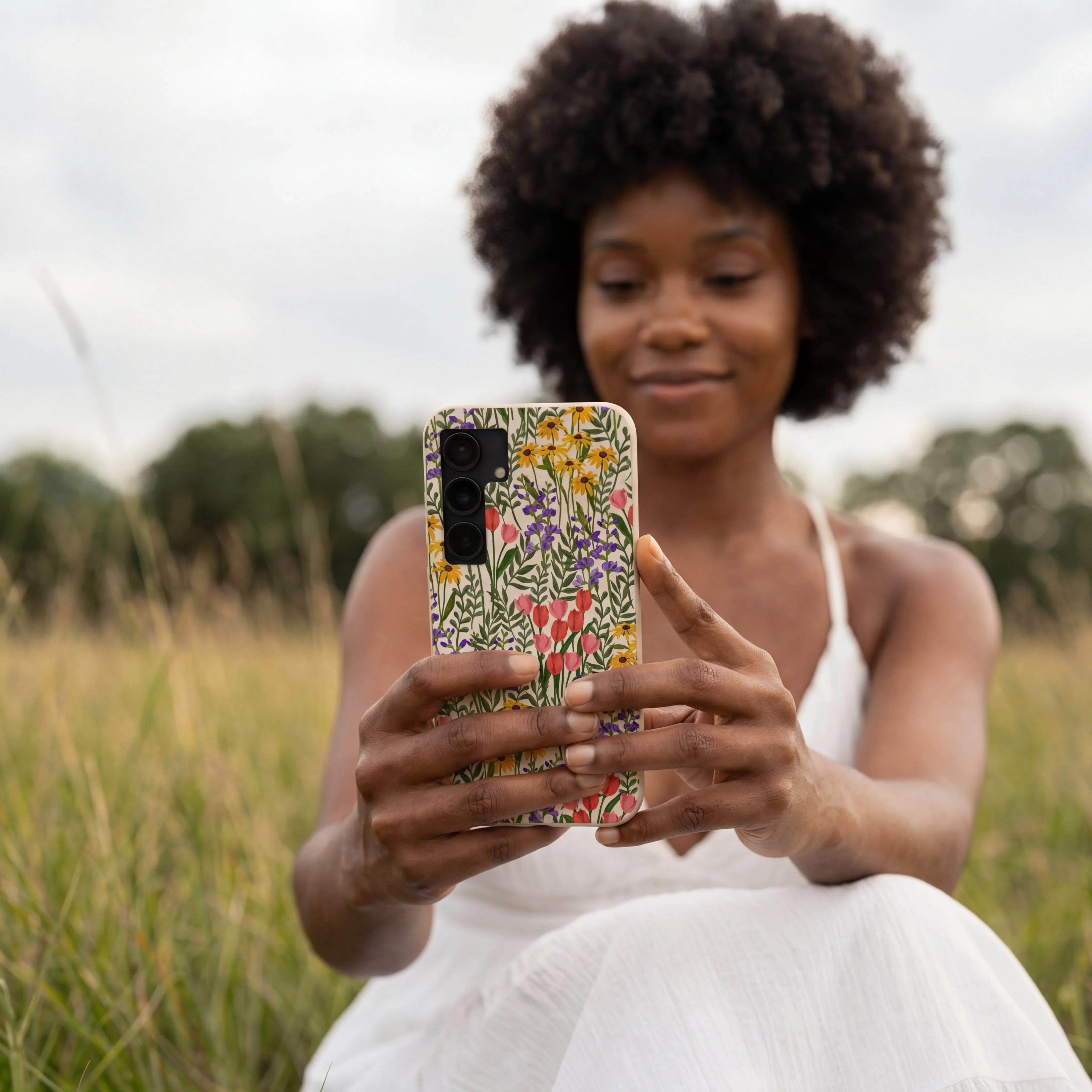Seashell Flower Field Samsung Galaxy S24+(Plus) Case - Image 2