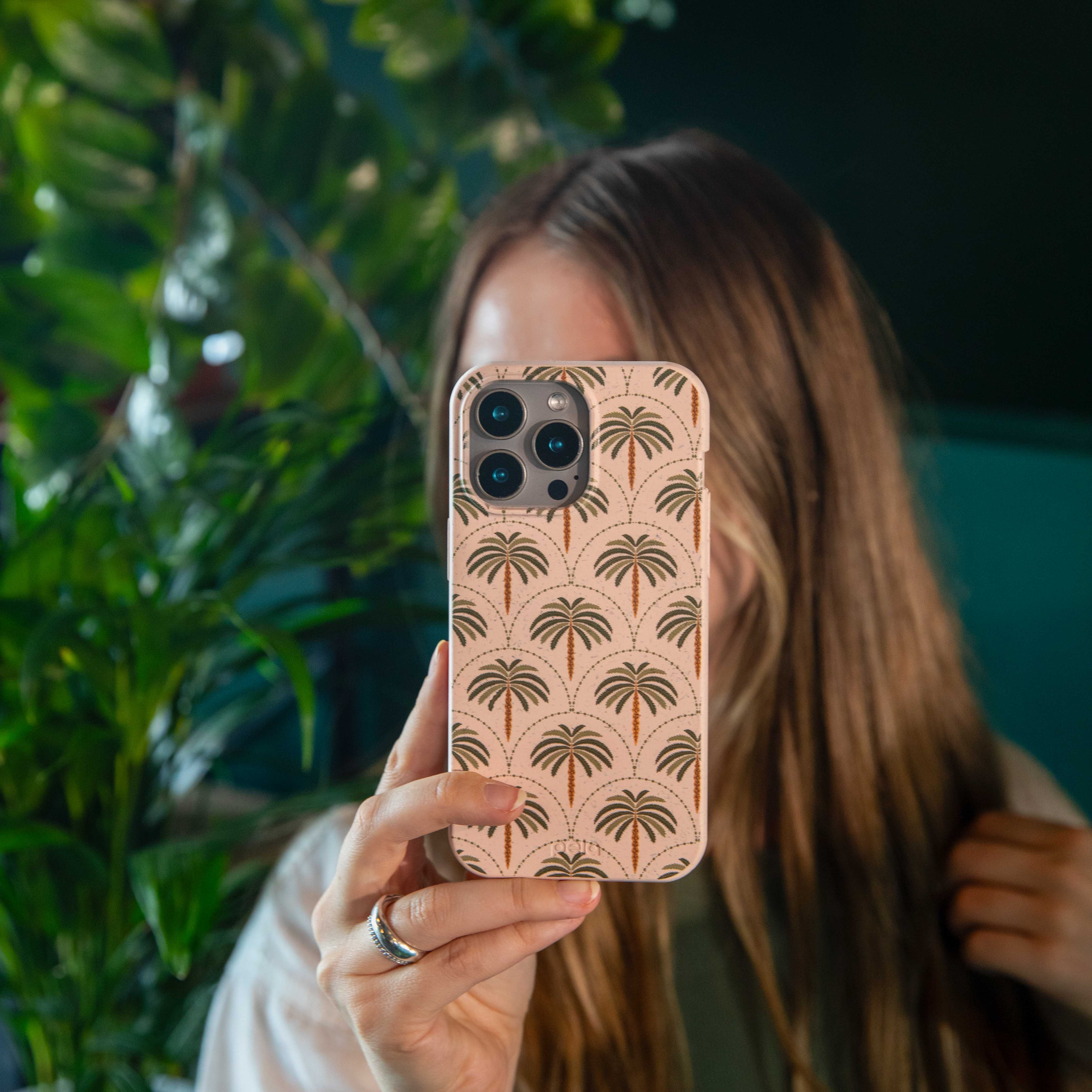 Seashell Palm Reverie Samsung Galaxy S22 Case - Image 2